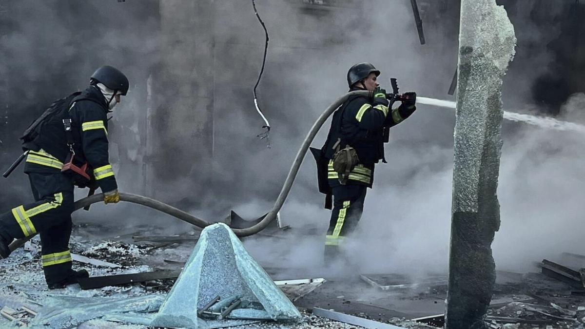 Russia launches one of biggest drone attacks on Ukraine since start of war, killing at least 1 Russia launches one of biggest drone attacks on Ukraine since start of war, killing at least 1
