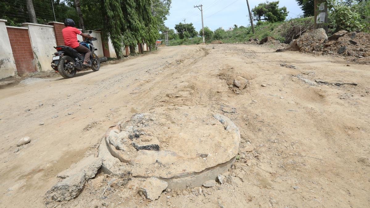 Veerathamman Koil Street: in a state of persistent brokenness Veerathamman Koil Street: in a state of persistent brokenness