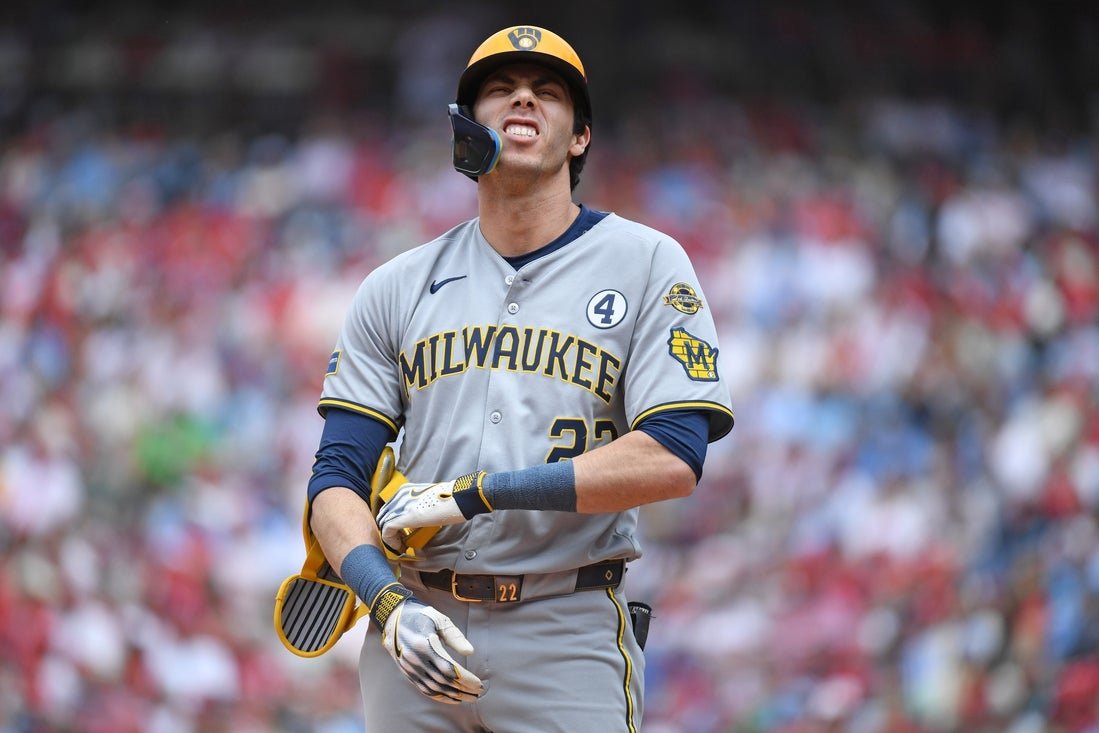 Brewers’ Christian Yelich (hand) leaves after HBP Brewers’ Christian Yelich (hand) leaves after HBP