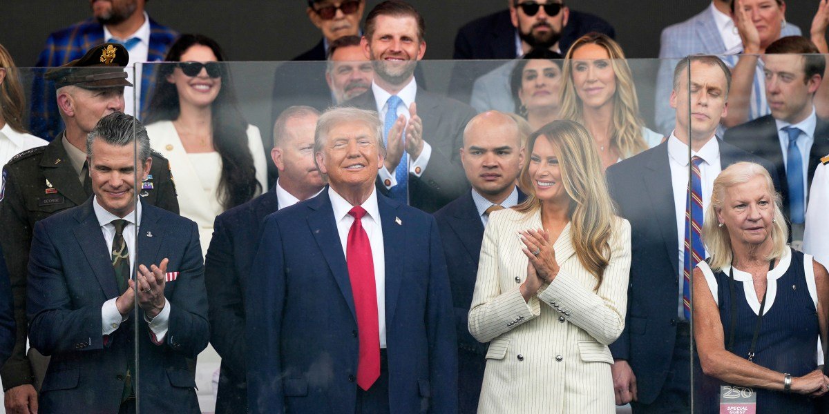 Military parade kicks off early amid rainfall as Trump looks on and brushes off ‘No Kings’ protests Military parade kicks off early amid rainfall as Trump looks on and brushes off ‘No Kings’ protests