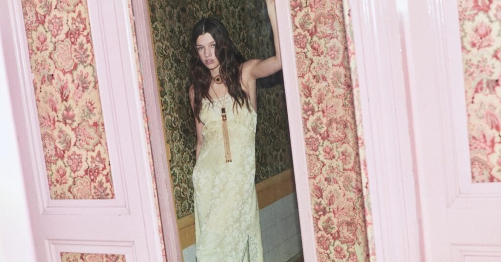 Chloé’s Pre-Fall 2025 Collection is Pretty & Cool