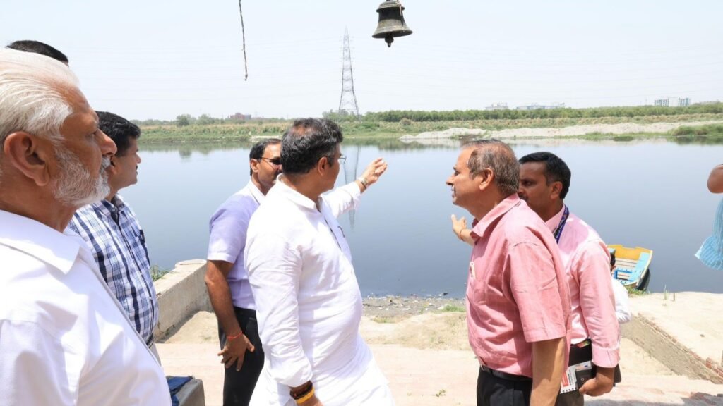 Delhi: Gates, big drains planned along Yamuna to stem flooding during rain | Delhi News