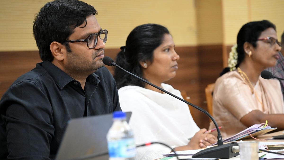 Step up release and ensure Cauvery water reaches tail-end areas in Tiruchi district, farmers urge officials Step up release and ensure Cauvery water reaches tail-end areas in Tiruchi district, farmers urge officials