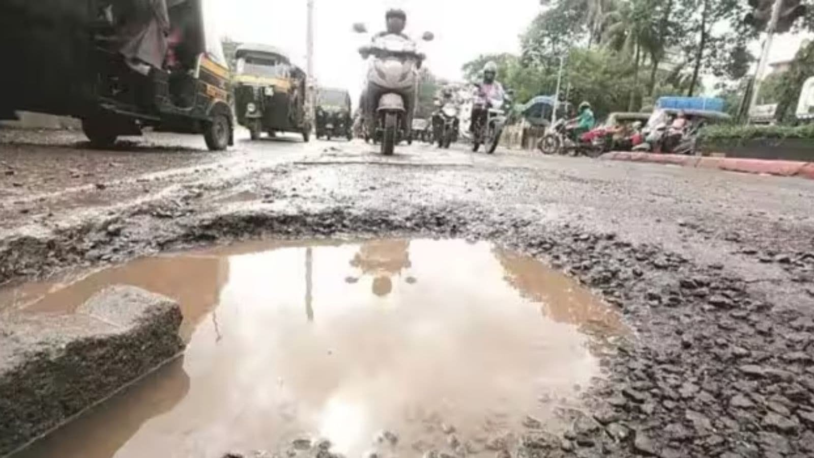 Mumbai: BMC appoints secondary engineers across 227 wards to inspect roads, fill potholes | Mumbai News