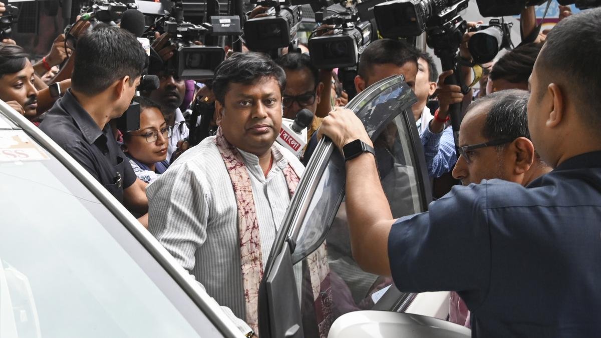 Union Minister walks out of Kolkata Police HQ after overnight detention over rape protest Union Minister walks out of Kolkata Police HQ after overnight detention over rape protest