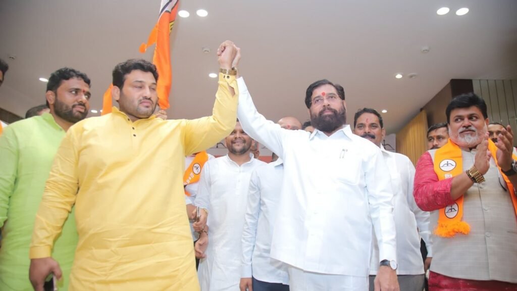 Setback for Sena (UBT) as ‘Kesari’ Chandrahar Patil joins Shiv Sena | Mumbai News