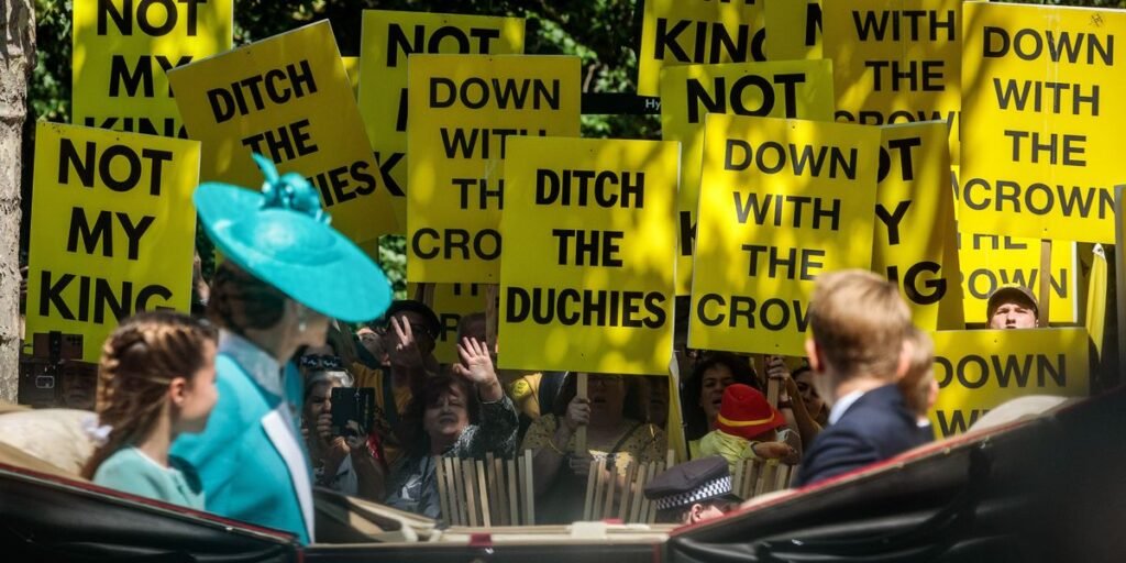 Prince George, Princess Charlotte and Prince Louis confronted by royal reality for the first time as protesters send clear message