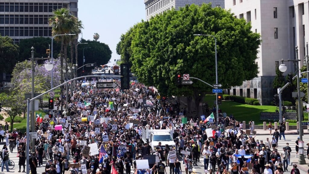 Protests intensify in Los Angeles on 3rd day after Trump deploys National Guard, LA freeway blocked | World News