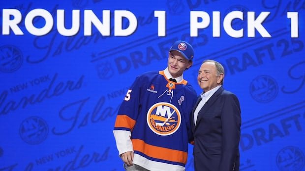 Islanders select blueliner Matthew Schaefer with No. 1 pick in 2025 NHL draft