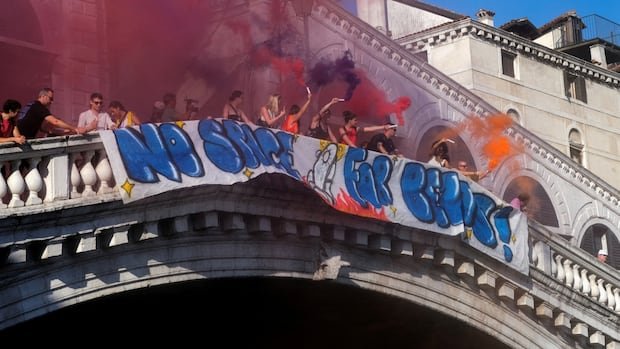 ‘Kisses Yes, Bezos No’: Hundreds protest 3rd and final day of billionaire’s Venice wedding