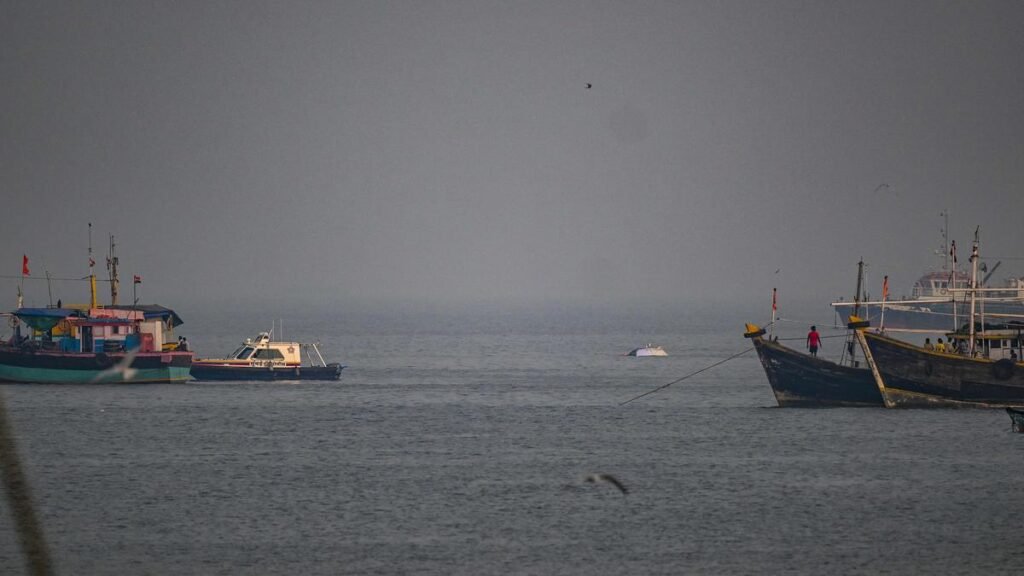 Three missing as boat carrying eight fishermen capsizes in sea in Maharashtra Three missing as boat carrying eight fishermen capsizes in sea in Maharashtra