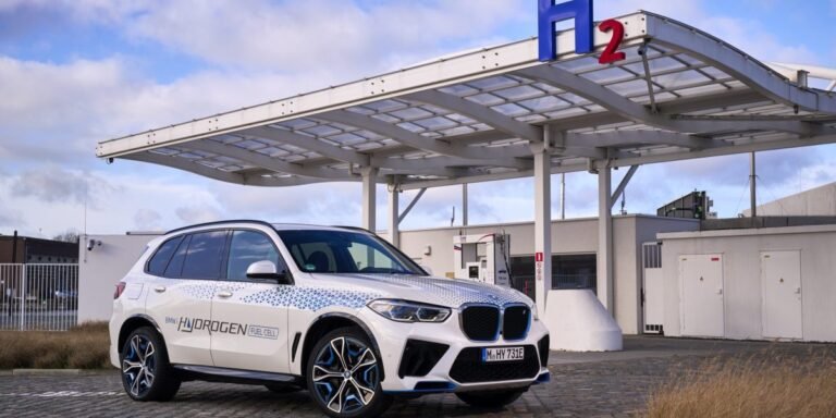 BMW backs hydrogen for transport with first series production car in 2028 — Is H2 the future after all?