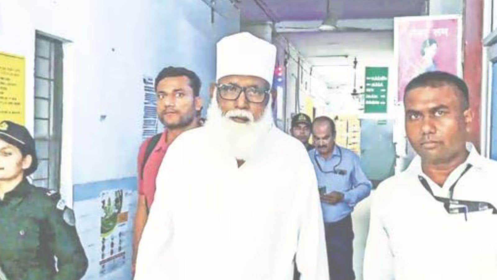 6th aide of Chhangur Baba held, was a clerk at Balrampur court | Lucknow News
