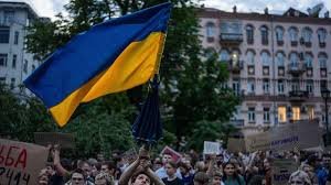 Ukrainians protest new anti-corruption law – News Today
