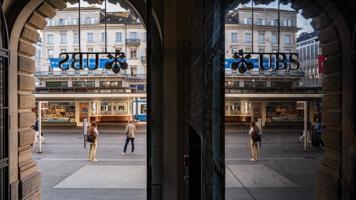 UBS orders bankers to scale back sale of complex currency products