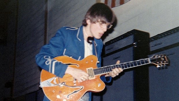 50 years ago, rocker Kim Mitchell’s guitar was stolen in Hamilton. Now his biographer wants to get it back