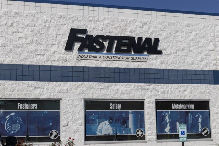FAST Stock Jumps on Q2 Double-Beat, Bullish Momentum