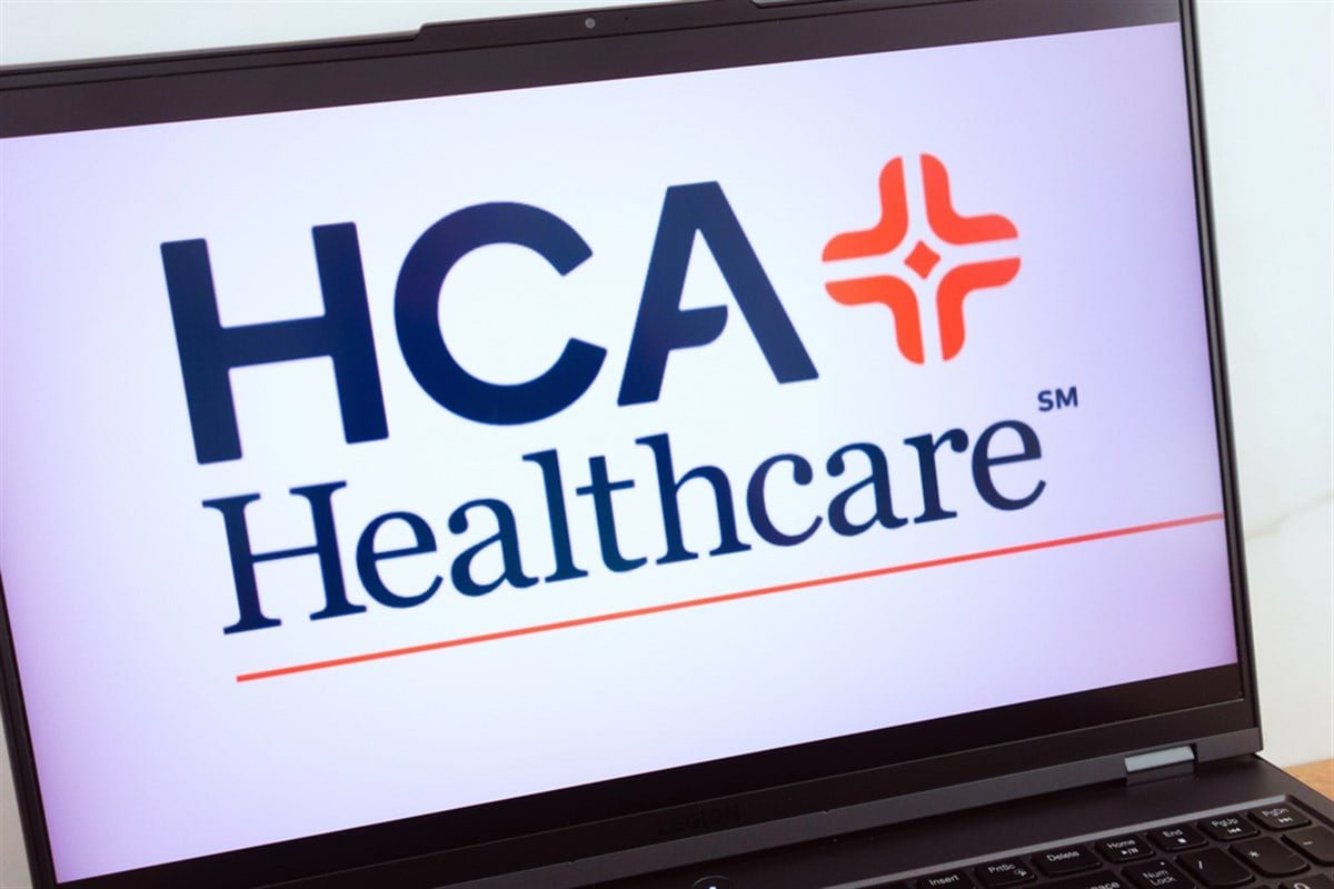 HCA Stock Rises as Healthcare Sector Lags in 2025