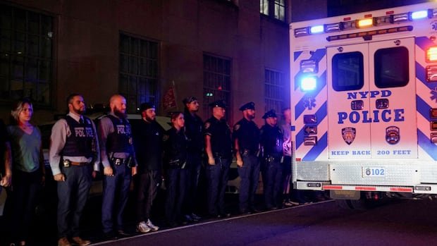 Mass shooting at Manhattan skyscraper leaves 5 dead, including gunman