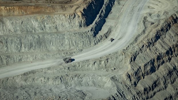Drillers trapped in Northern B.C. mine named, rescue chief tells of air flow and stable route behind debris