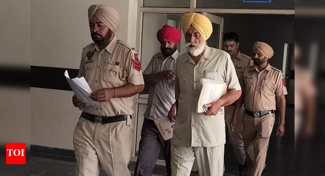 Ex-SSP & DSP among 5 cops jailed till death in 1993 Tarn Taran fake encounter case | Chandigarh News