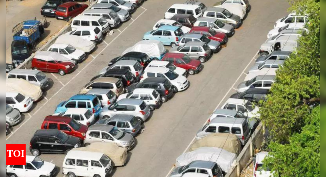 As costs pinch, auto cos hike prices