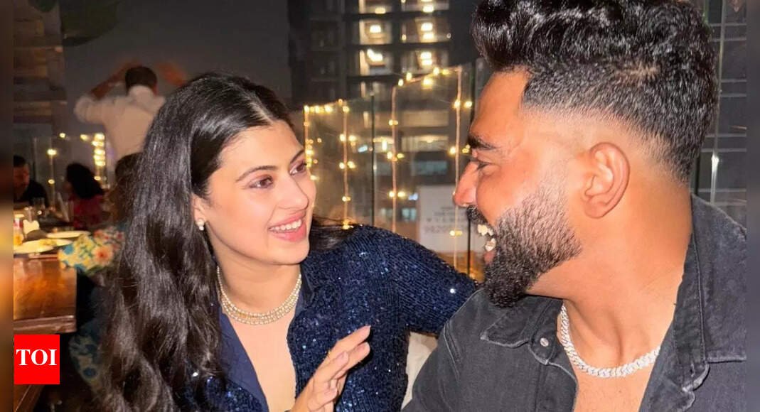Mohammed Siraj, Asha Bhosle’s granddaughter Zanai Bhosle celebrate Rakhi together; video goes viral | Cricket News