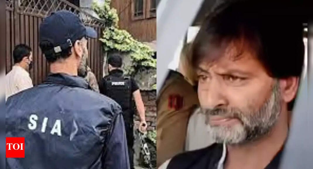 Kashmiri Pandits’ exodus: Raids at 8 locations over 1990 murder of Sarla Bhat; former JKLF leader’s house searched | Srinagar News