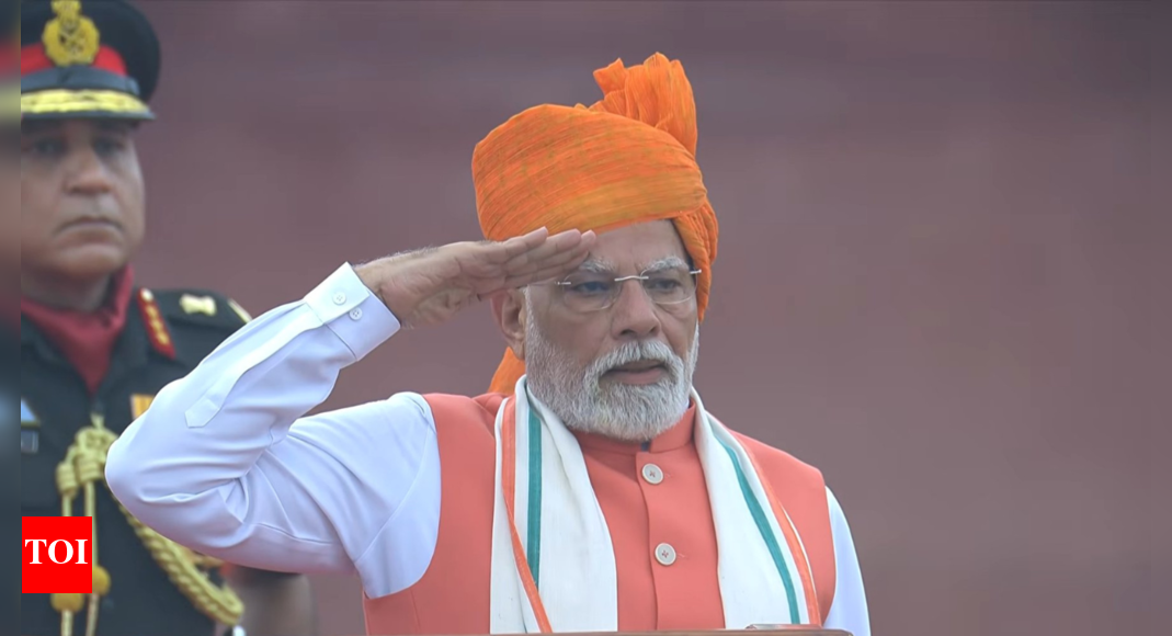 79th Independence Day: PM Modi continues ‘safa’ tradition; opts for saffron turban | India News
