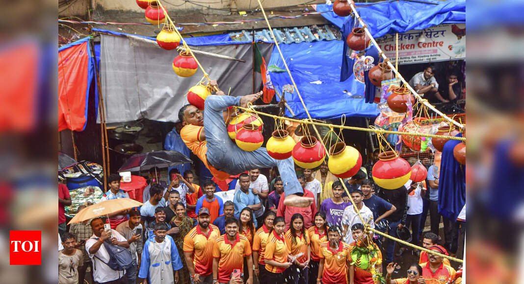 2 die, 95 injured during Mum dahi handi festivities | India News