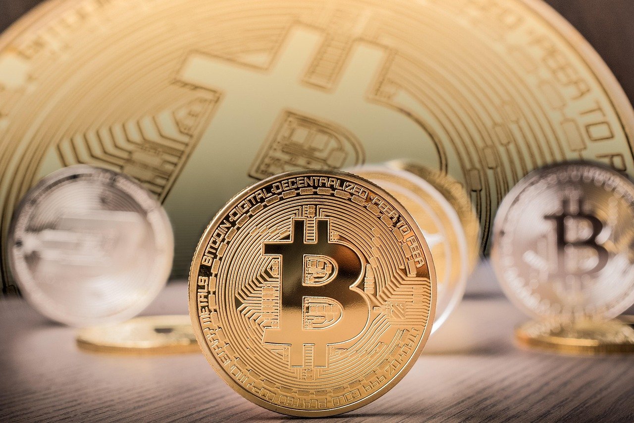 Bitcoin Completes Inverted Head & Shoulders Pattern Above 0,000, What This Means