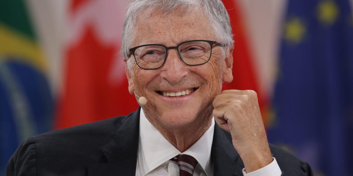 Sheryl Sandberg, Bill Gates and the world’s top CEOs swear by the same daily habit—this career coach says Gen Z can easily steal it for success