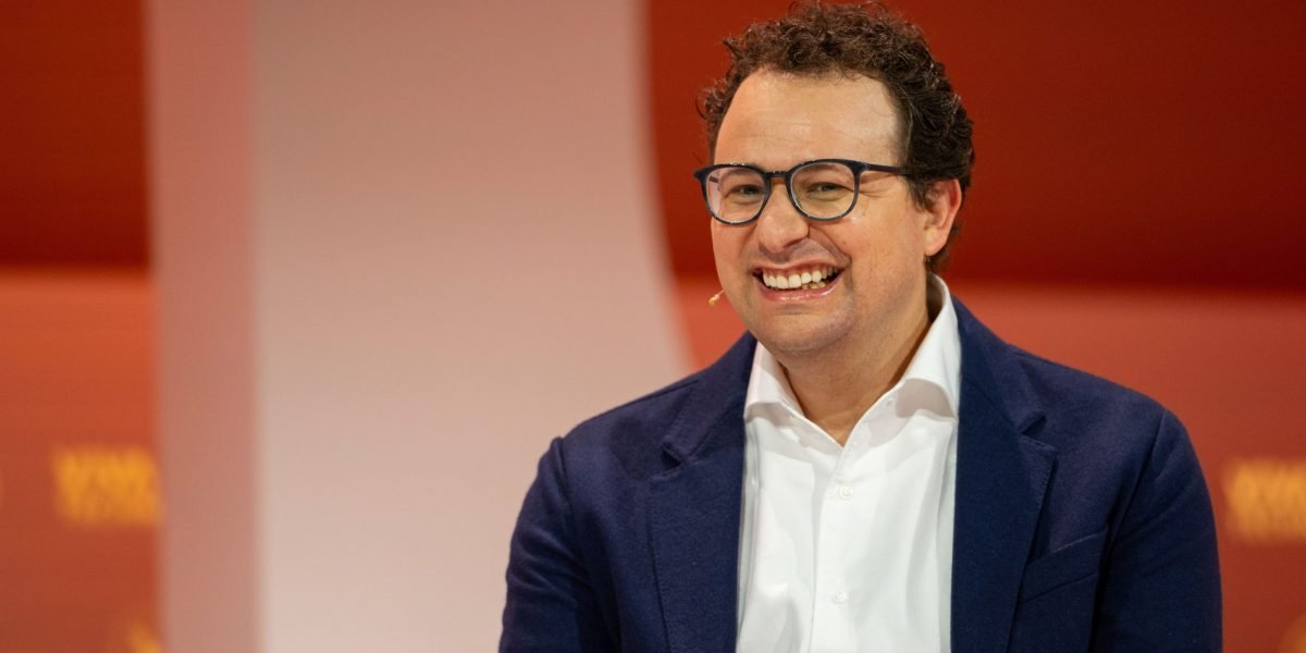 Anthropic CEO Dario Amodei says his employees are refusing Zuckerberg’s 0 million payout—and he’s not even matching salaries to keep them