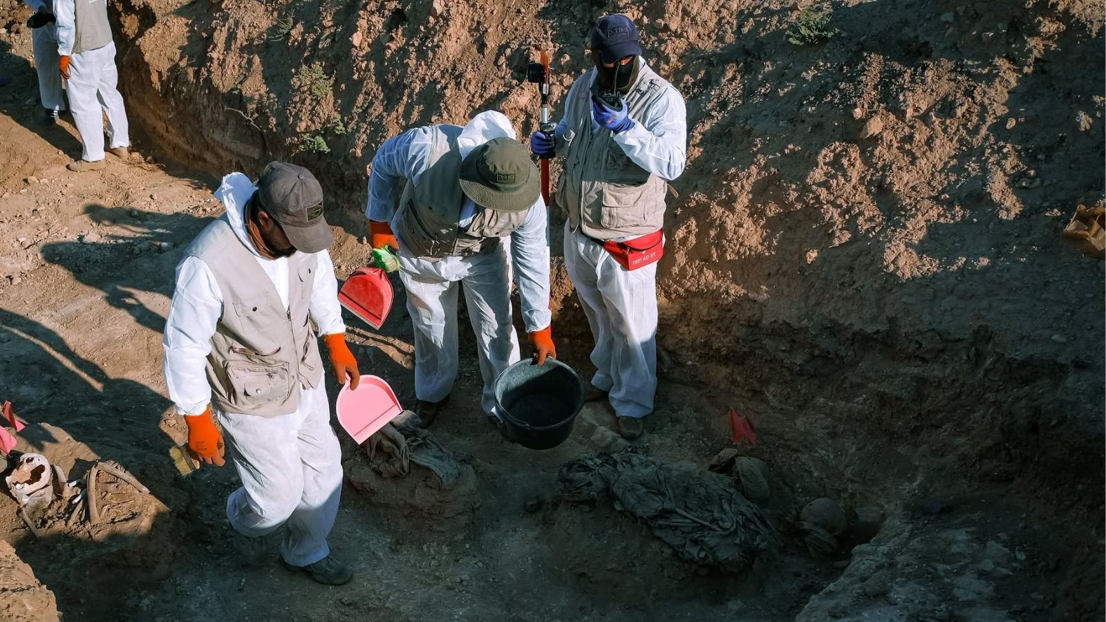 Iraq starts excavation of large mass grave left by Islamic State | World News