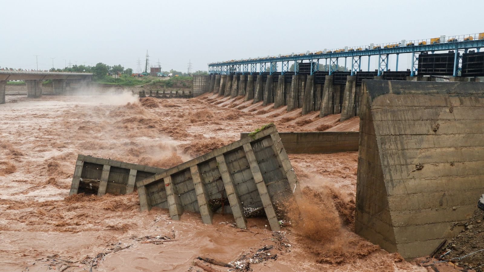 Madhopur Barrage Gate collapse: Punjab serves notice to private firm that assessed gates’ structural strength | Chandigarh News