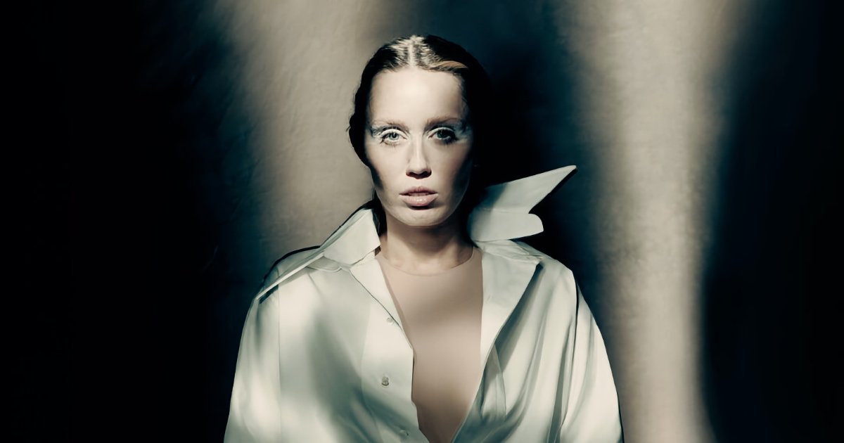 Miley Cyrus Looks Like a Painting in Maison Margiela Ad