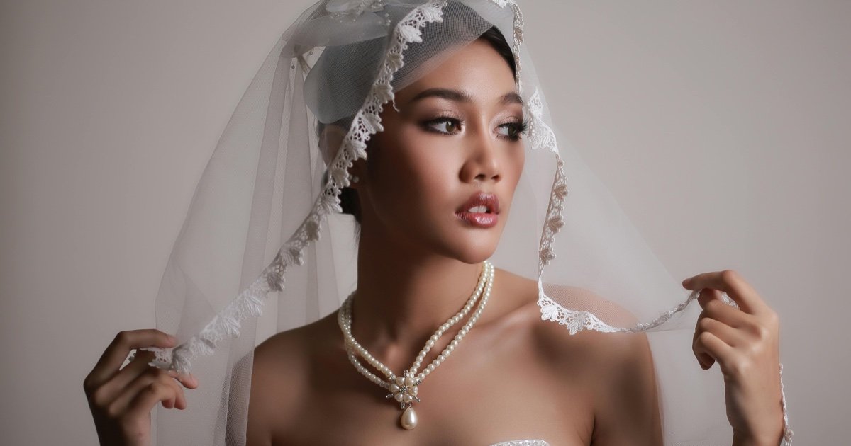 10 Wedding Jewelry Myths Brides Still Believe