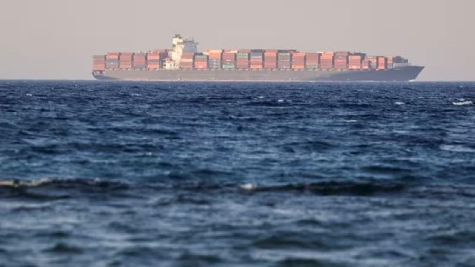 At least 54 migrants dead, dozens missing after boat sinks off Yemen coast | World News