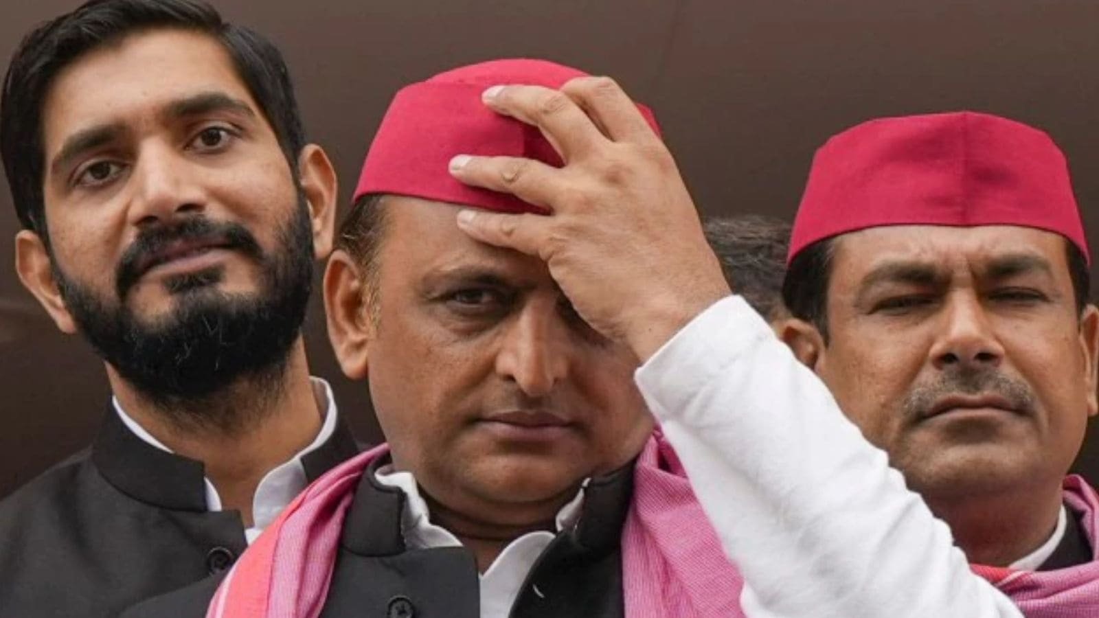 EC hiding behind DMs; lekhpals given free rein: Akhilesh | Lucknow News