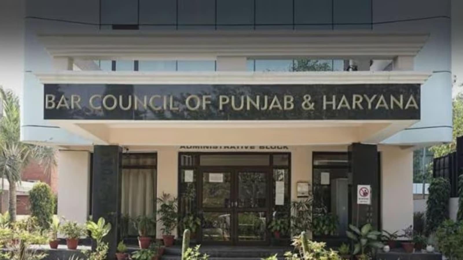 Bar Council issues notices to 16 lawyers over alleged bench-hunting in Roop Bansal case | Chandigarh News