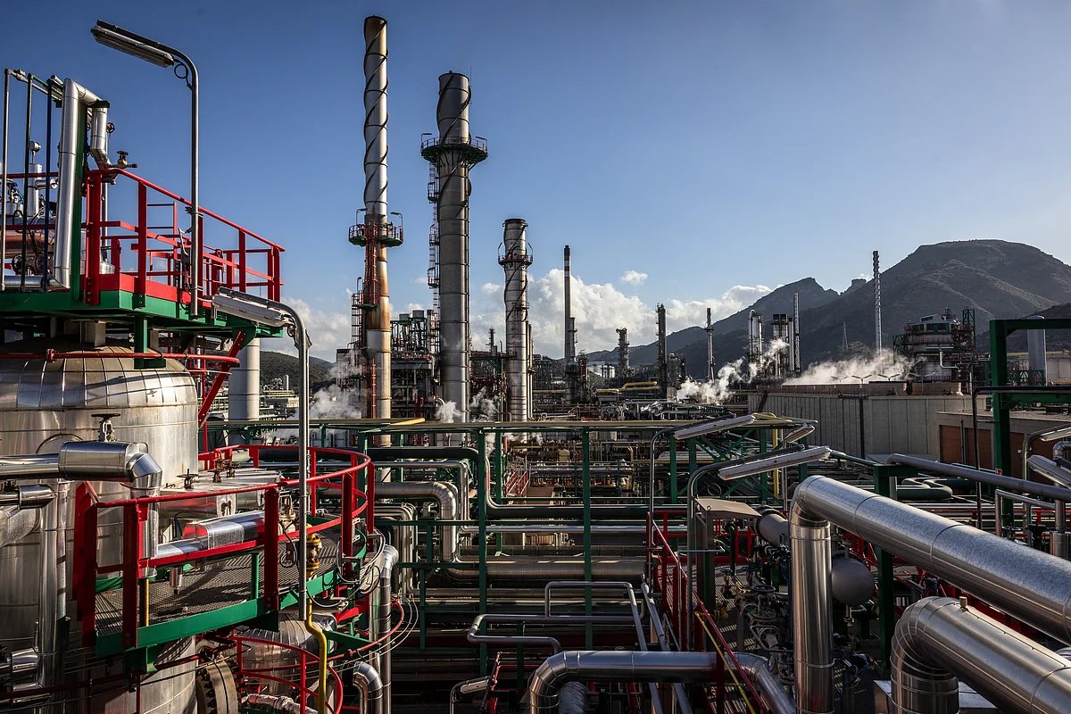 Oil Holds Drop As Traders Dismiss Impact Of US Moves Over Russia