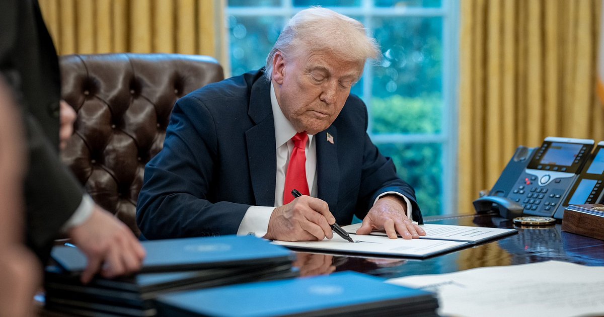 Trump Wants Trilateral Meet With Putin, Zelensky On August 22, Says Report