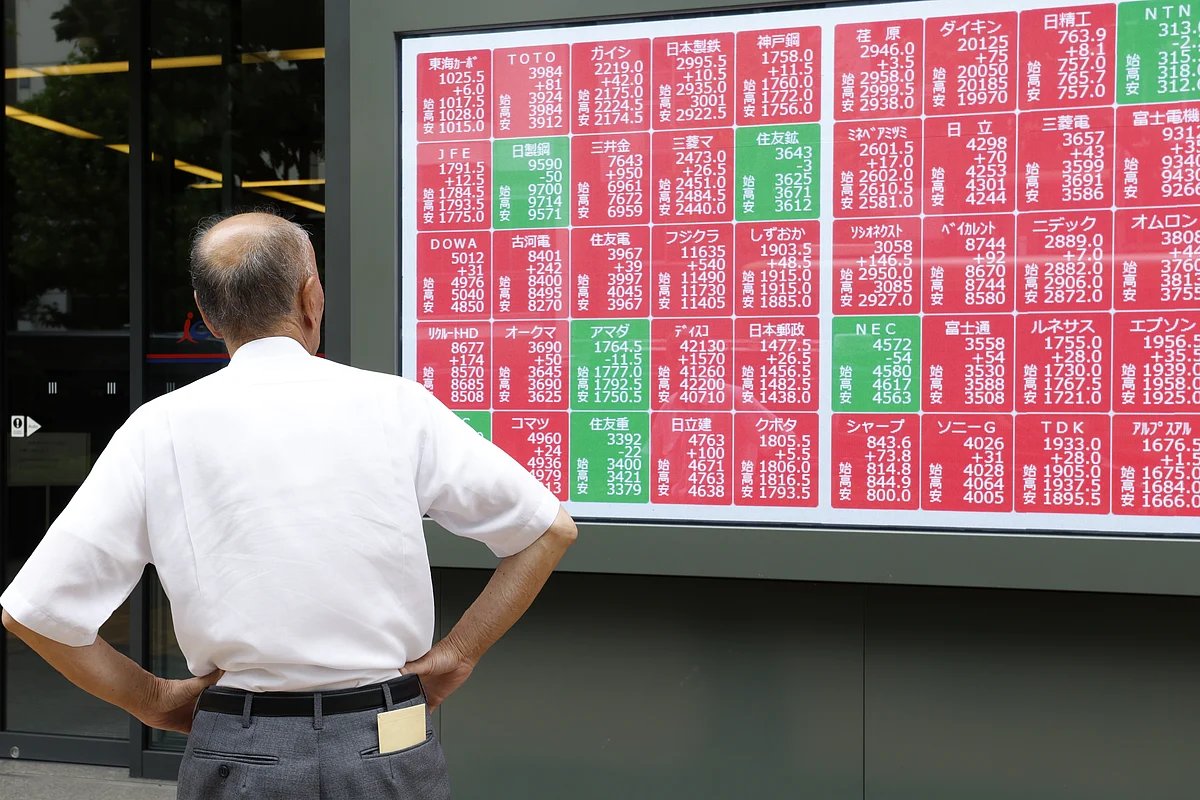 Yen Gains, Asian Stocks Tepid After Rate-Cut Bets: Markets Wrap