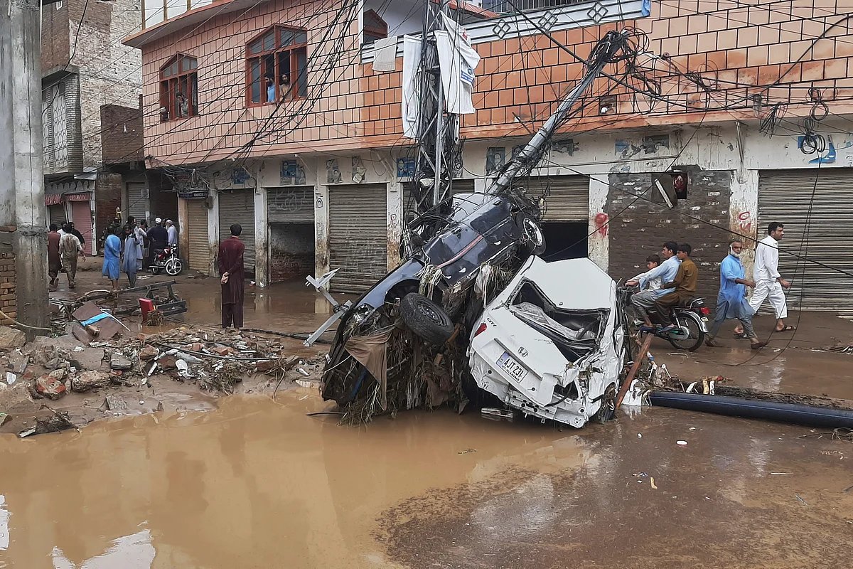 Death Toll From Flash Floods Rises To 307 In Northwest Pakistan