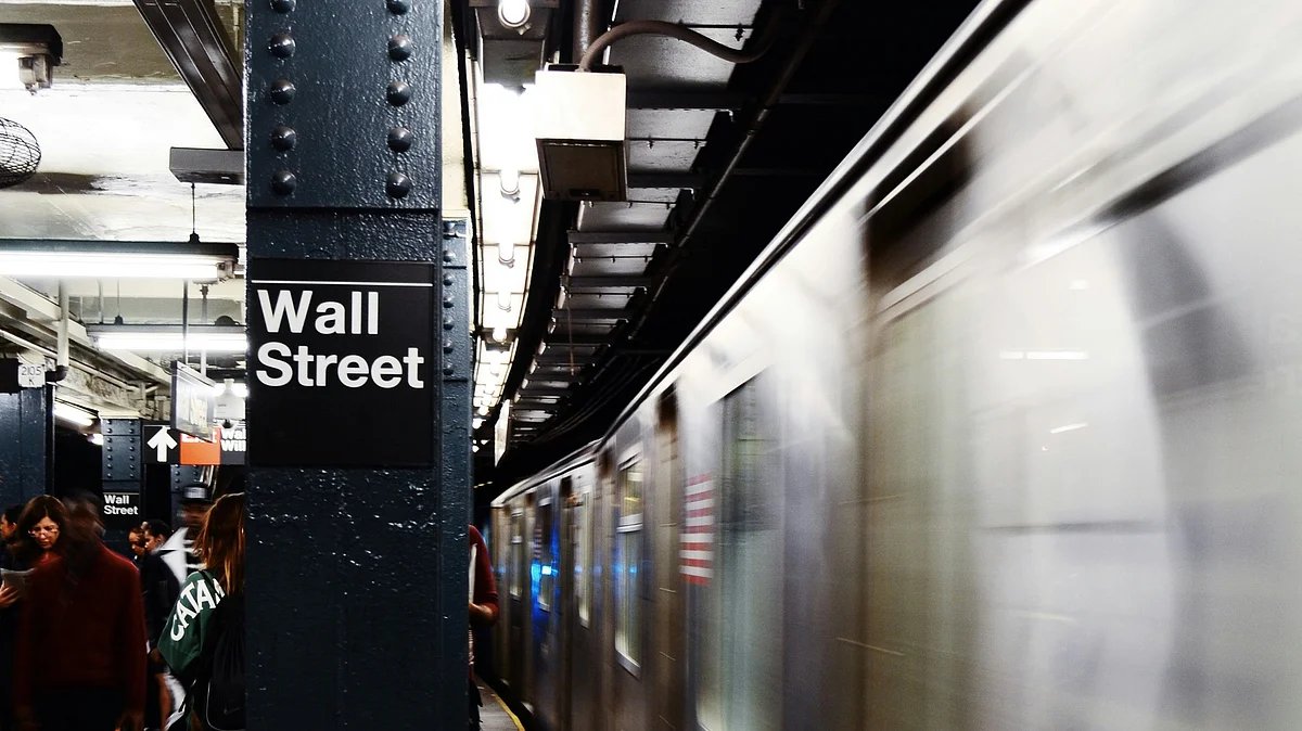 S&P 500 Edges Lower For Fifth Day; Dow Jones, Nasdaq Pare Losses