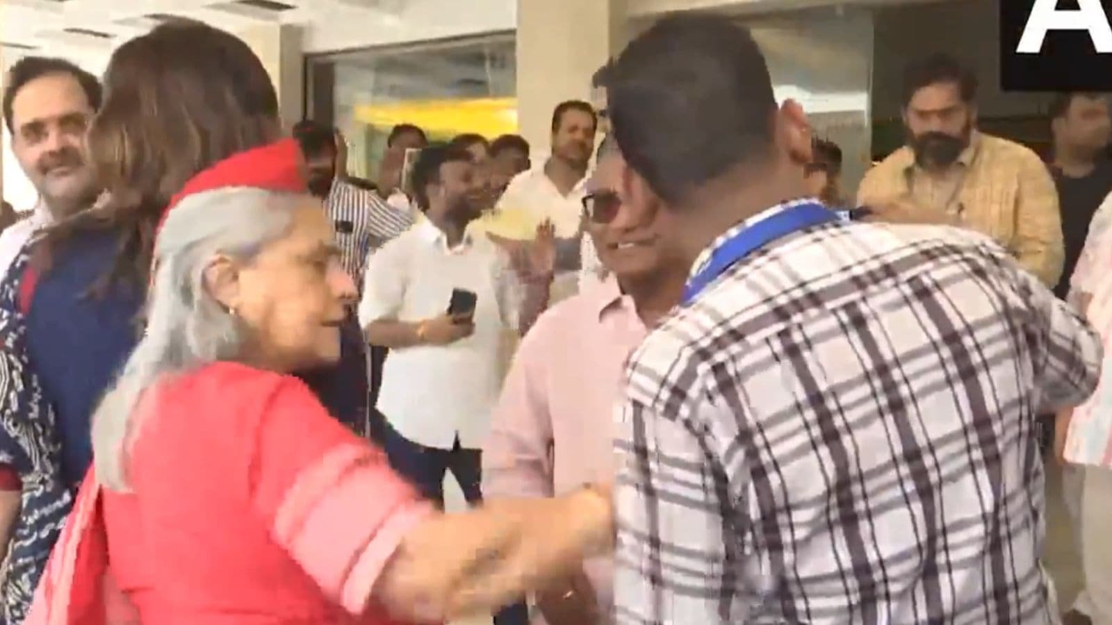 Watch | Jaya Bachchan snaps at man taking selfie; Kangana Ranaut hits back with an Amitabh jibe | India News