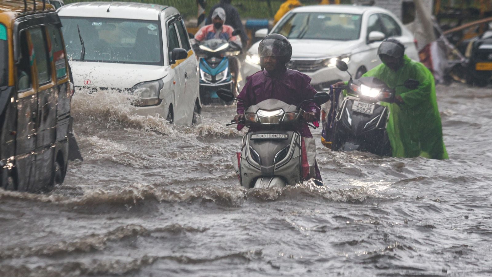 Rain brings Mumbai to its knees | Mumbai News