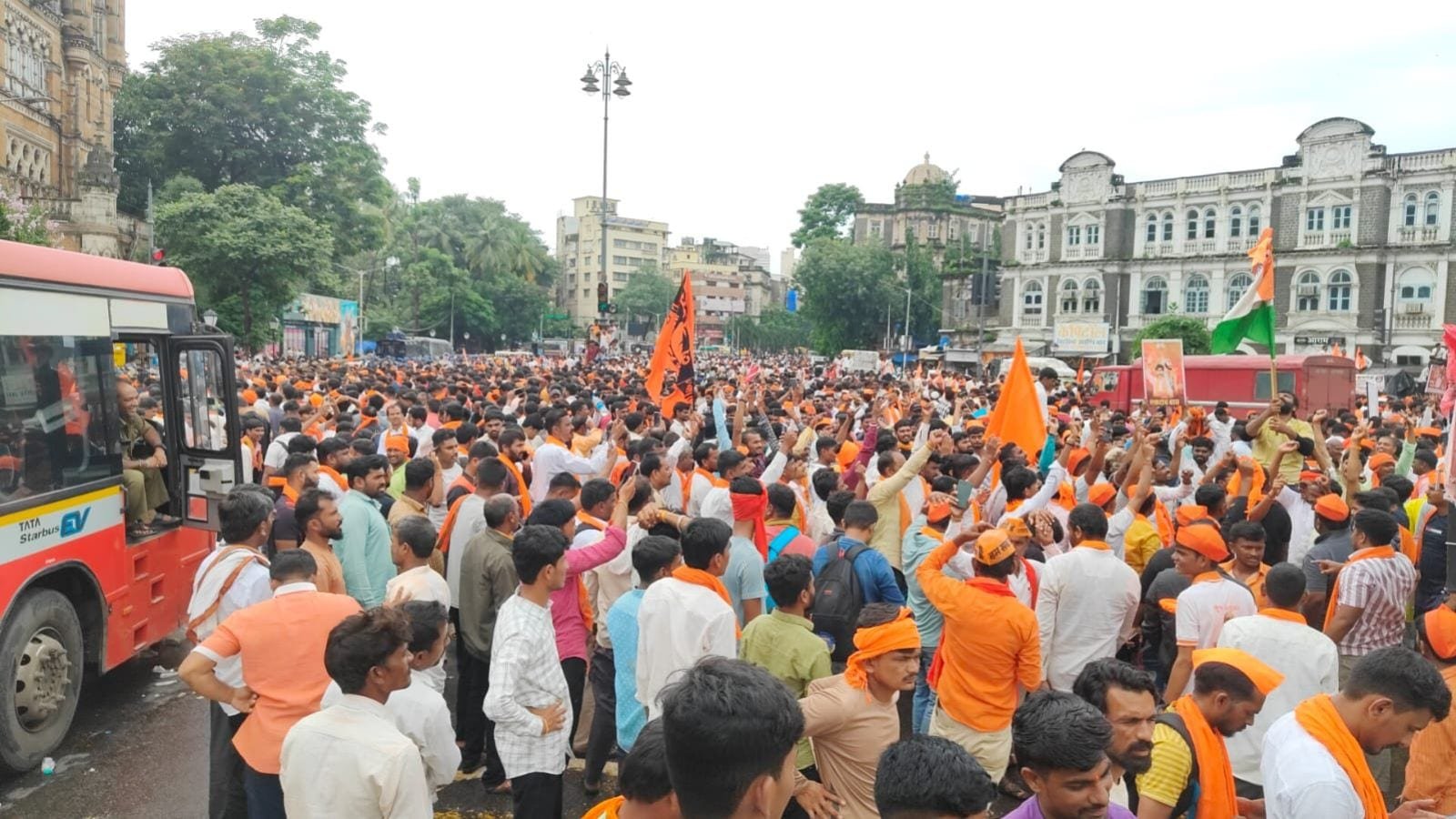 ‘Ask Eknath Shinde why Marathas are back in Mumbai’: Raj Thackeray questions former CM’s claim of resolving quota row last year | Mumbai News ‘Ask Eknath Shinde why Marathas are back in Mumbai’: Raj Thackeray questions former CM’s claim of resolving quota row last year | Mumbai News