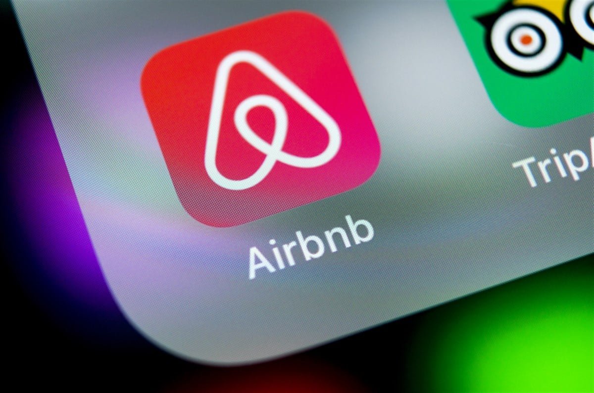 ABNB Stock Slips Post-Earnings as Bulls Await a Turnaround