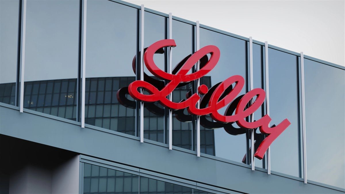 LLY Stock Plunges on GLP-1 Pill Data—Buy Eli Lilly on the Dip?